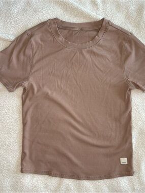 Vuori ribbed short sleeve top in taupe